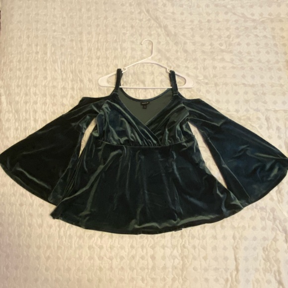 Beautiful green velvet dress shirt - Picture 2 of 4